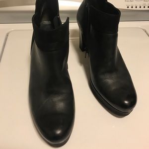 COPY - Paul Green heeled black leather ankle boot, size 8 (US size 10.5)